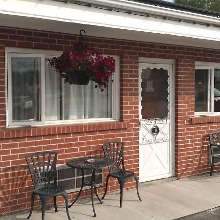 Algoma Motel 와와 외부 사진